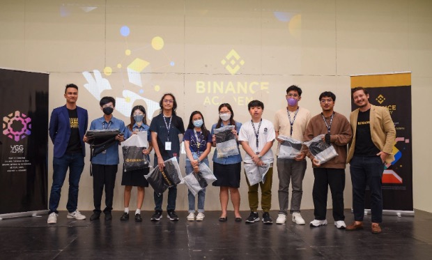 National University Laguna’s students with Adam Smurthwaite and Kenneth Stern
