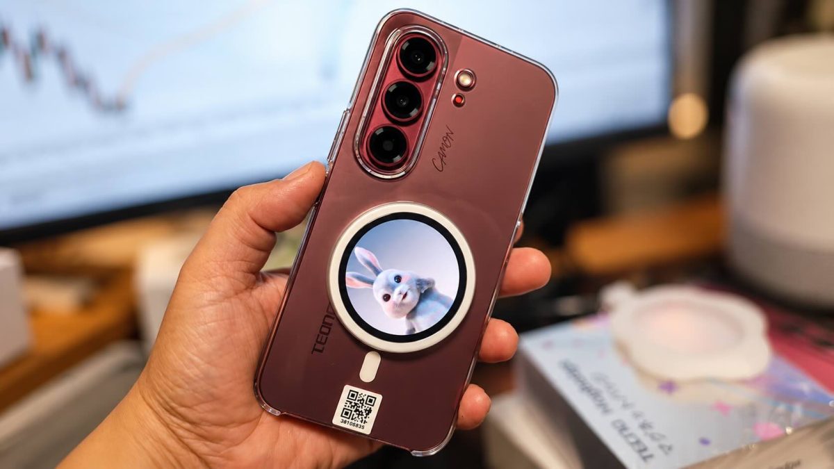 TECNO MagBadge Price Philippines: ₱5,999 Wearable Screen With Rear Camera Preview and Remote Shutter